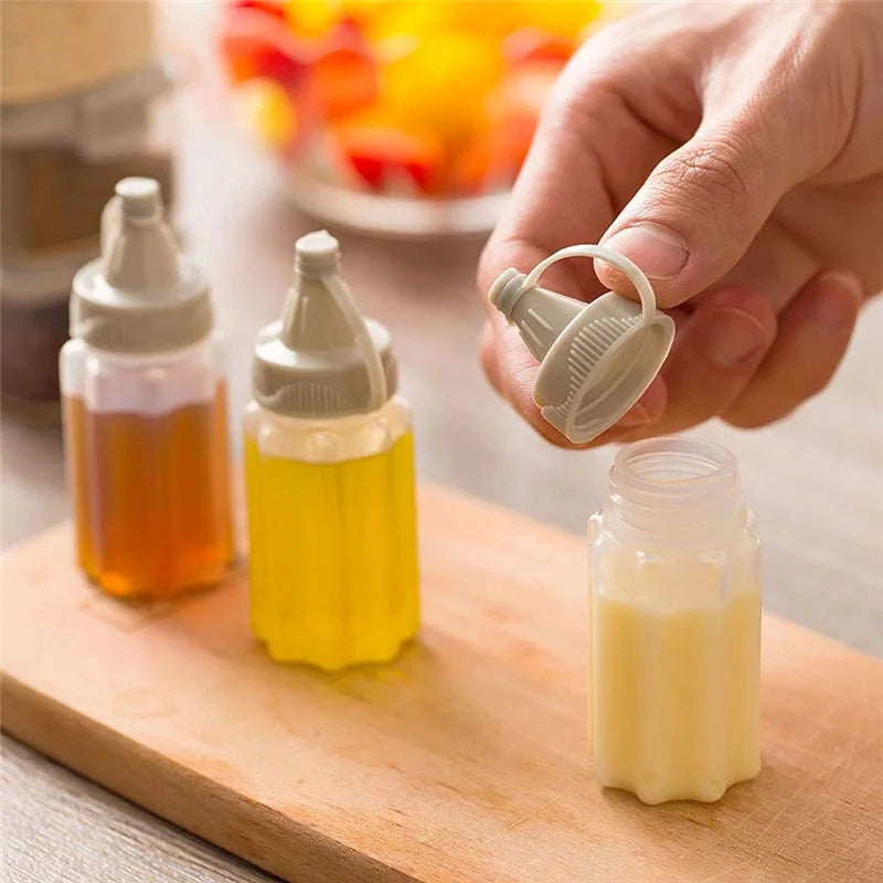 4PCS Portable Seasoning Box Jam Squeeze Bottle Mini Crisper Transparent Dressing Container Salad Dressing Soy Sauce Storage Box